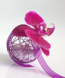 Dragées mariage - Boule métallique violette avec orchidée