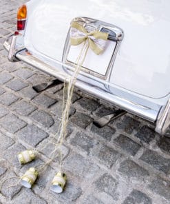 Décoration voiture mariage champêtre Jute et dentelle
