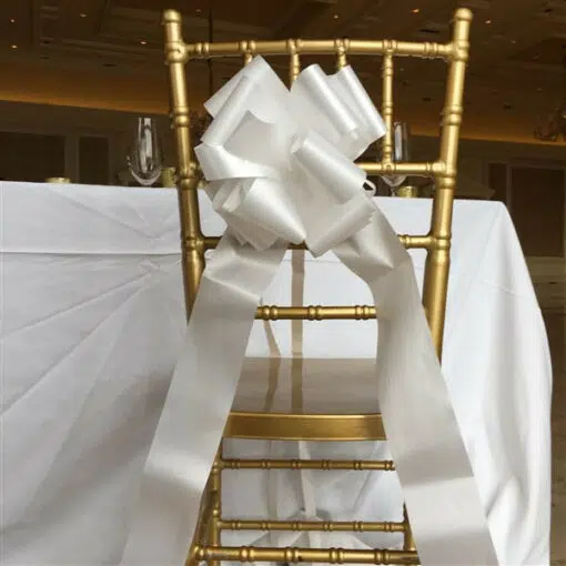 nœud blanc chaise